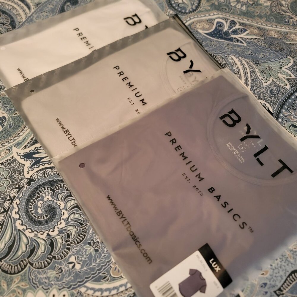 The BYLT Premium Basics Premium Tee Shirts 3 in Men's size small